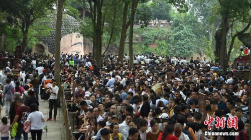 国庆假期7.82亿人次出游 “人从众”背后是什么? 国庆假期7.82亿人次出游 “人从众”背后是什么?