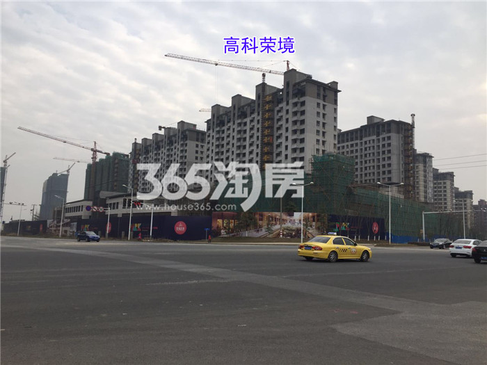 【工程进展篇】桂山堂终于露出庐山真面目!部分楼栋外立面已经完成,还有底层的绿网没有拆除 【工程进展篇】桂山堂终于露出庐山真面目!部分楼栋外立面已经完成,还有底层的绿网没有拆除