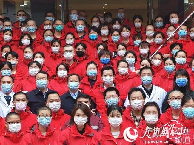“我单身,没有负担,上‘前线’不害怕。”95后护士断发“出征”! “我单身,没有负担,上‘前线’不害怕。”95后护士断发“出征”!