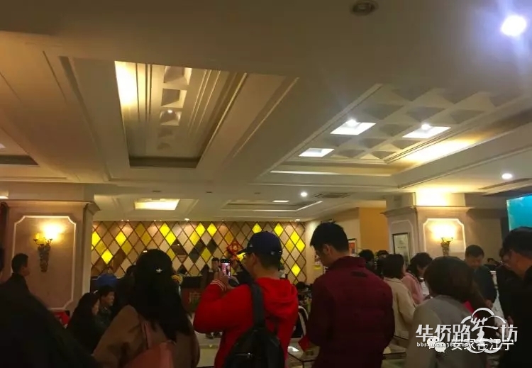 全部卖完!1秒成交!仅3人弃号!江宁老盘抢房现场有人直呼“太搞笑了” 全部卖完!1秒成交!仅3人弃号!江宁老盘抢房现场有人直呼“太搞笑了”