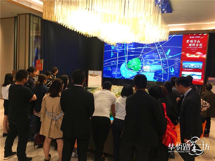 【10.13看房团回顾】11辆大巴从河西其出发,奔赴10条线36家热盘! 【10.13看房团回顾】11辆大巴从河西其出发,奔赴10条线36家热盘!