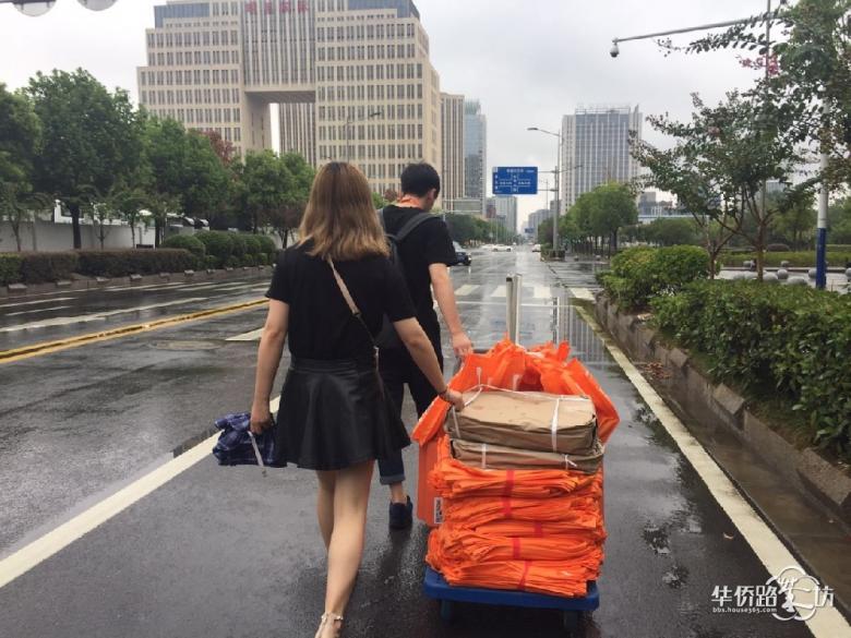 【8月12日看房团回顾】滂沱大雨何惧!冒雨也要去看房,今天34家售楼处挤满了人! 【8月12日看房团回顾】滂沱大雨何惧!冒雨也要去看房,今天34家售楼处挤满了人!