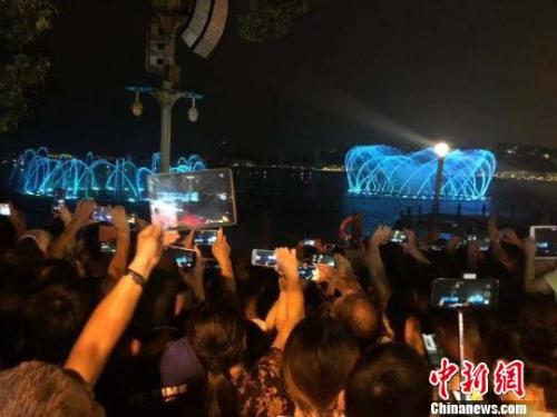 国庆假期7.82亿人次出游 “人从众”背后是什么? 国庆假期7.82亿人次出游 “人从众”背后是什么?