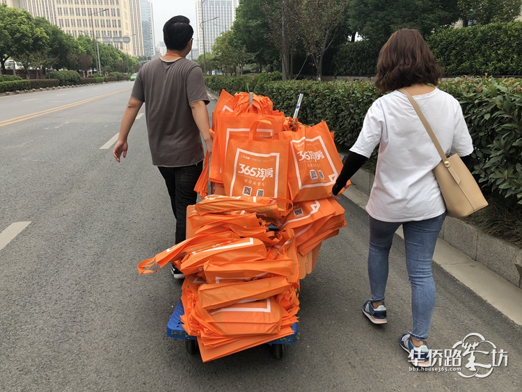 【9.15看房团回顾】金九银十看房季,看房现场和“秋老虎”一样火热,365看房团再一次如期发车! 【9.15看房团回顾】金九银十看房季,看房现场和“秋老虎”一样火热,365看房团再一次如期发车!