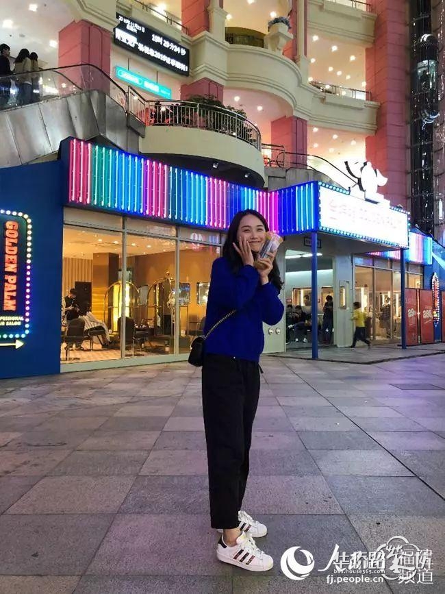 “我单身,没有负担,上‘前线’不害怕。”95后护士断发“出征”! “我单身,没有负担,上‘前线’不害怕。”95后护士断发“出征”!
