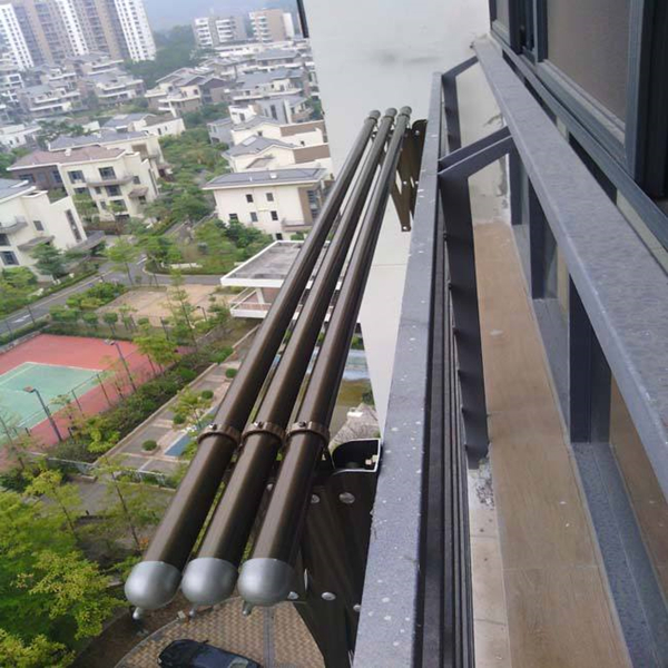 【微话题】拒绝高空抛物,共护和谐邻里。曝光小区阳台上的那些安全隐患,还一片安全蓝天! 【微话题】拒绝高空抛物,共护和谐邻里。曝光小区阳台上的那些安全隐患,还一片安全蓝天!
