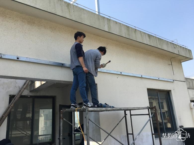 阳光房框架搭建中... 阳光房框架搭建中...
