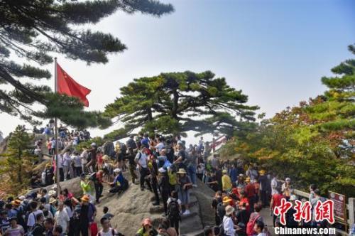 国庆假期7.82亿人次出游 “人从众”背后是什么? 国庆假期7.82亿人次出游 “人从众”背后是什么?