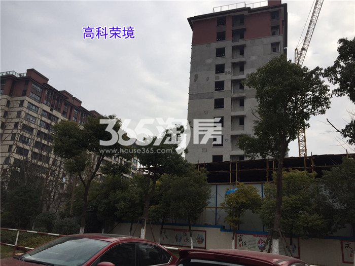 【工程进展篇】桂山堂终于露出庐山真面目!部分楼栋外立面已经完成,还有底层的绿网没有拆除 【工程进展篇】桂山堂终于露出庐山真面目!部分楼栋外立面已经完成,还有底层的绿网没有拆除