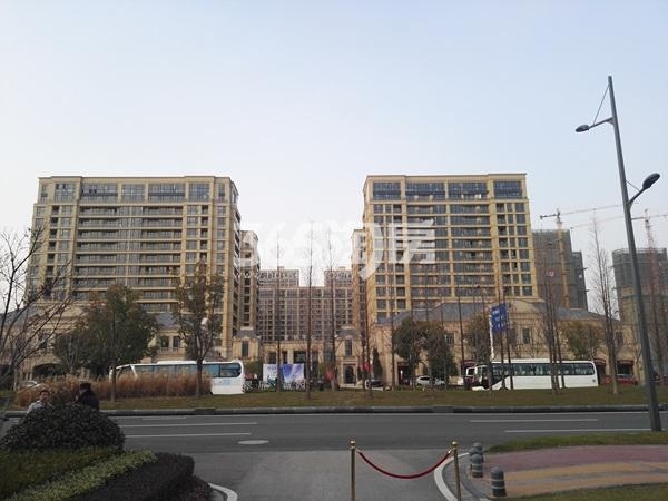翠屏诚园2室2厅1卫85.58平方产权房豪华装