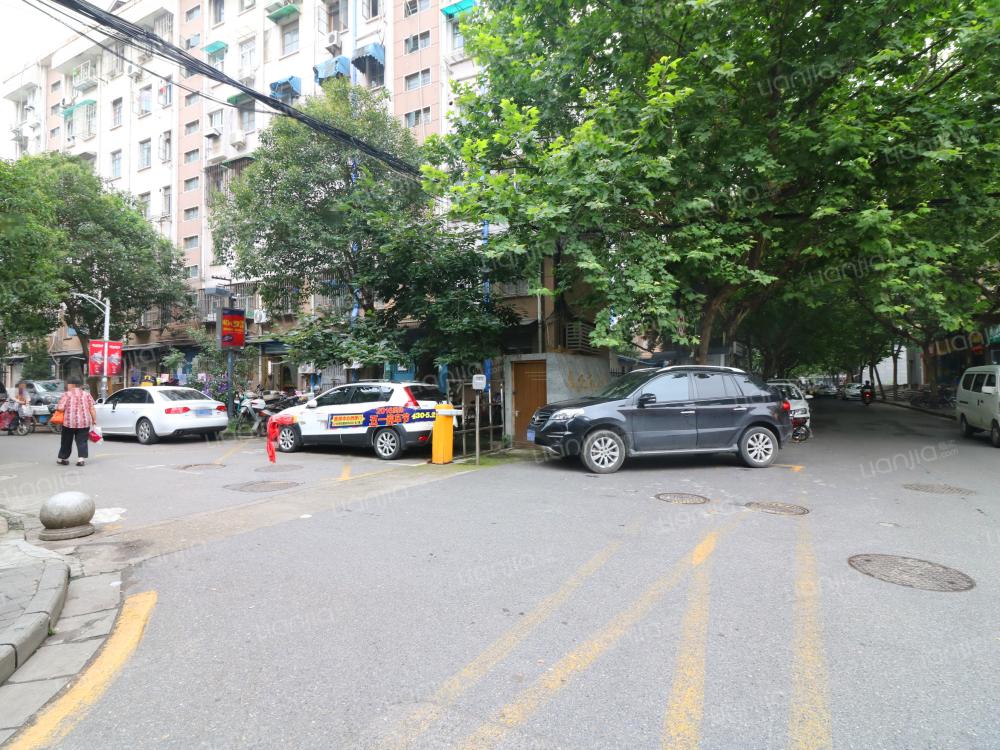 凤栖苑 集庆门大街站 临河西金鹰 万达商圈 拎包即住 生活便利