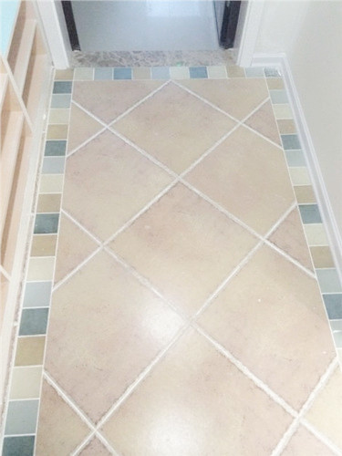 地砖:无明显高低,缝隙均匀顺直,无空鼓,砖与砖高低差≤0.5mm